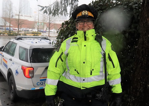 Cst. Tania Saunders conducting distracted driving checks in the rain